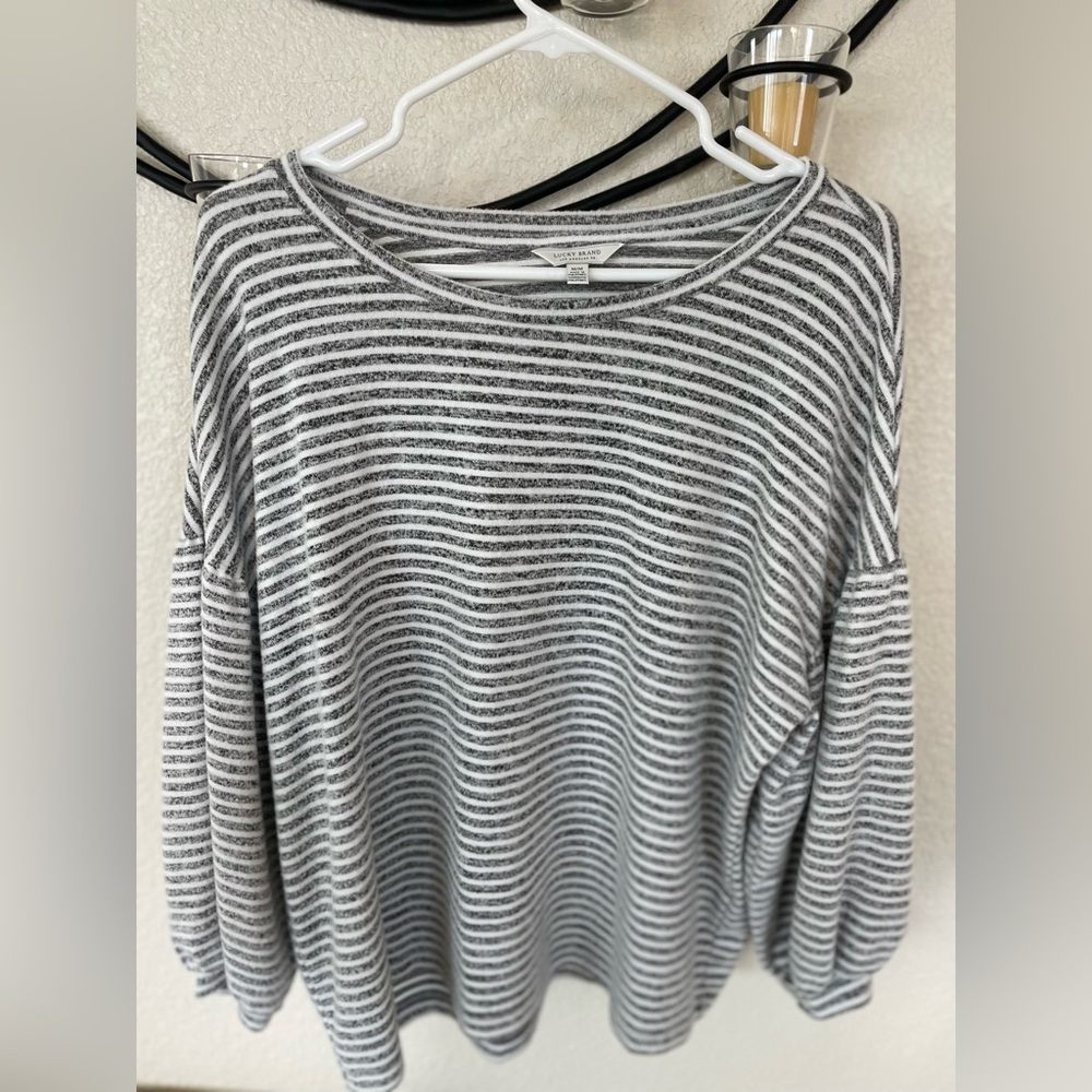 Lucky Brand Top. Light grey and white. Size Medium.
